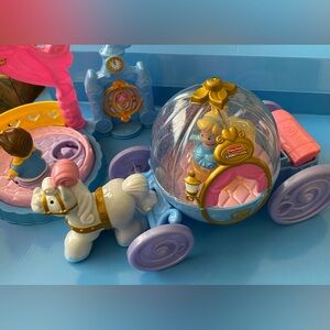 Fisher-Price Little People Disney Princess Cinderella's Ball playset + Coach